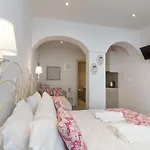 Relax Ξενοδοχείο με διαμερίσματα 4*